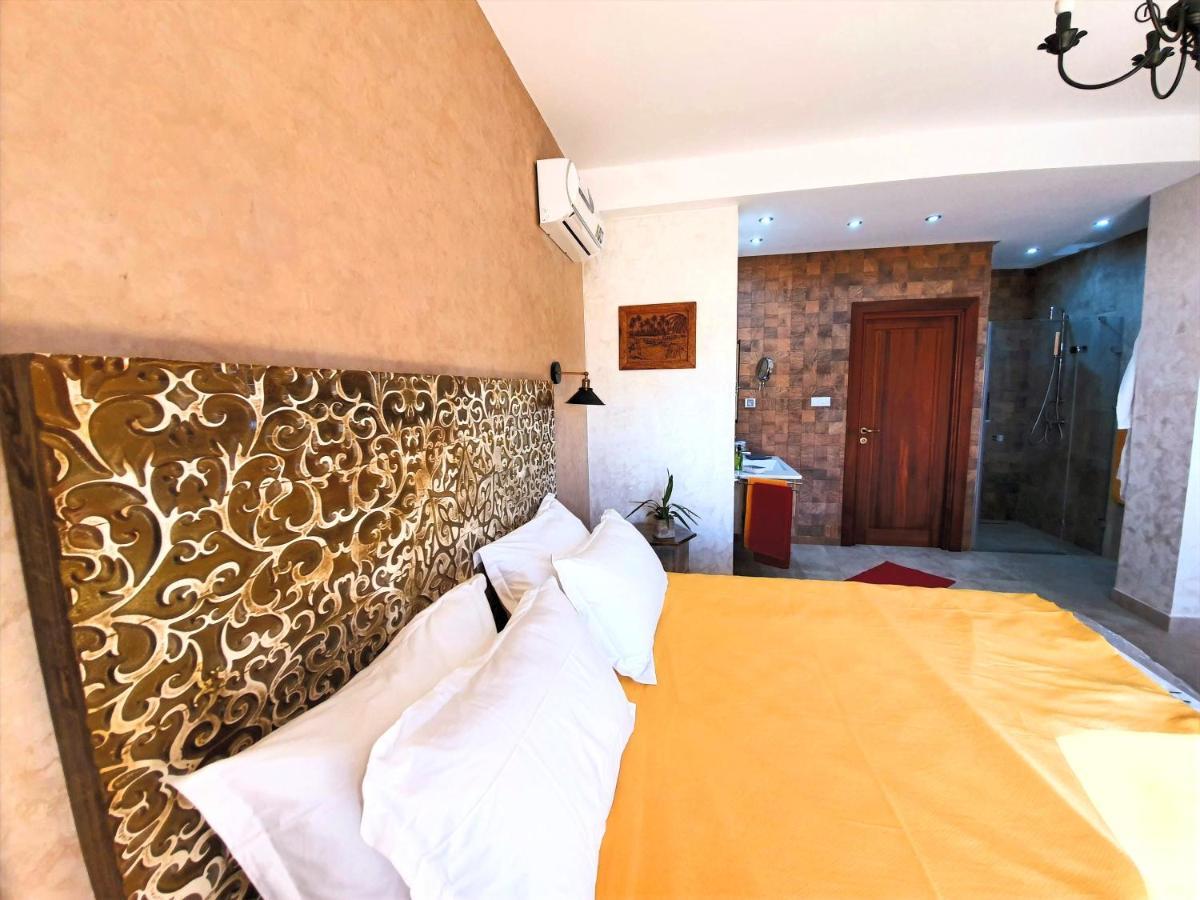 Mahdia - Baghdadi - Laourient Apartments, Restaurant, Cafe Стая снимка