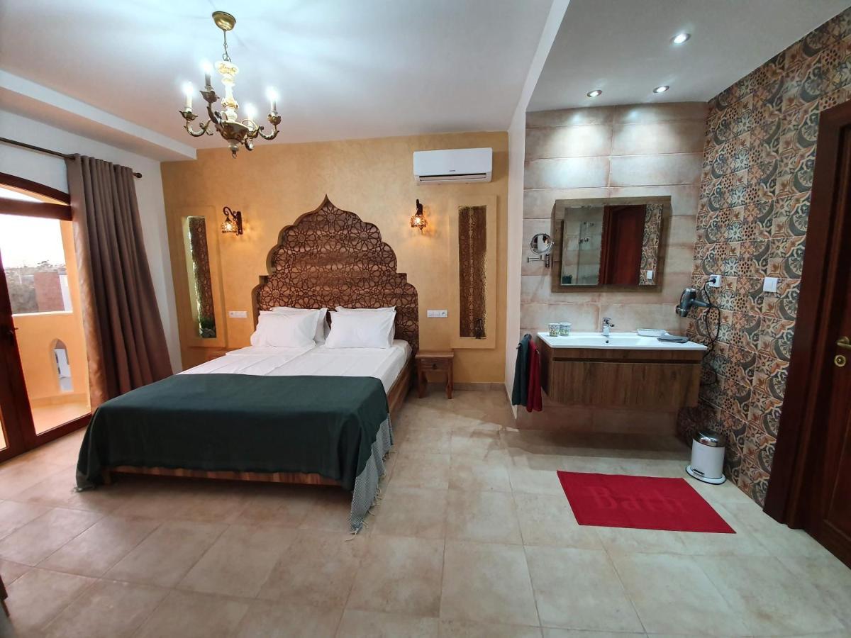Mahdia - Baghdadi - Laourient Apartments, Restaurant, Cafe Стая снимка