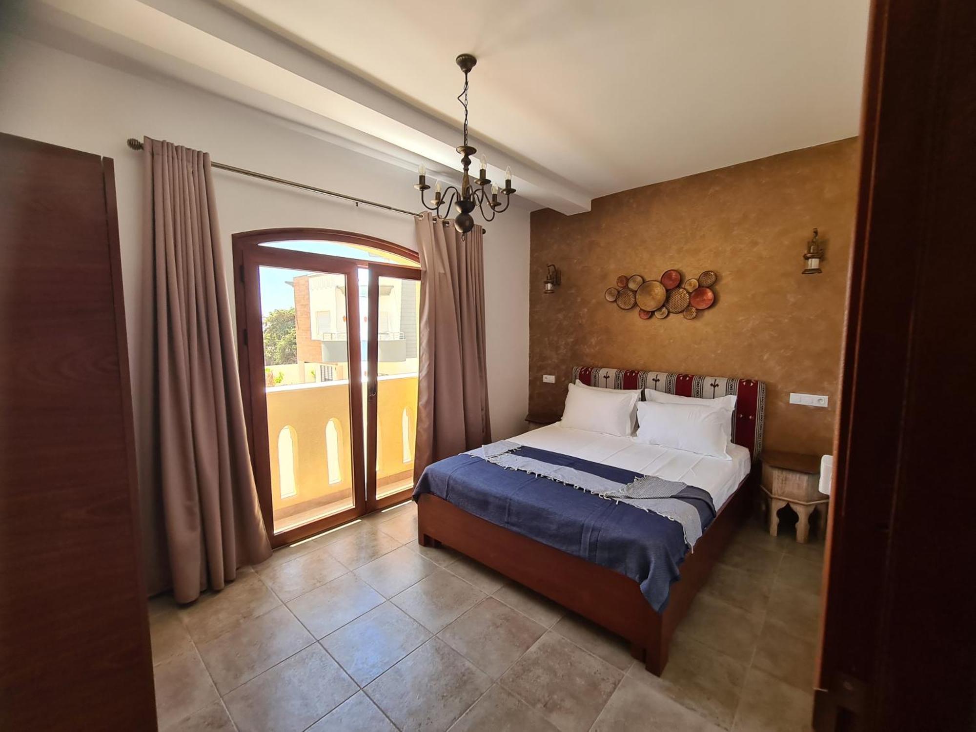 Mahdia - Baghdadi - Laourient Apartments, Restaurant, Cafe Стая снимка