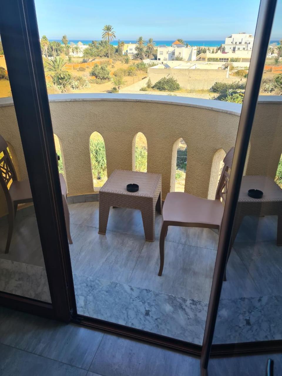 Mahdia - Baghdadi - Laourient Apartments, Restaurant, Cafe Екстериор снимка