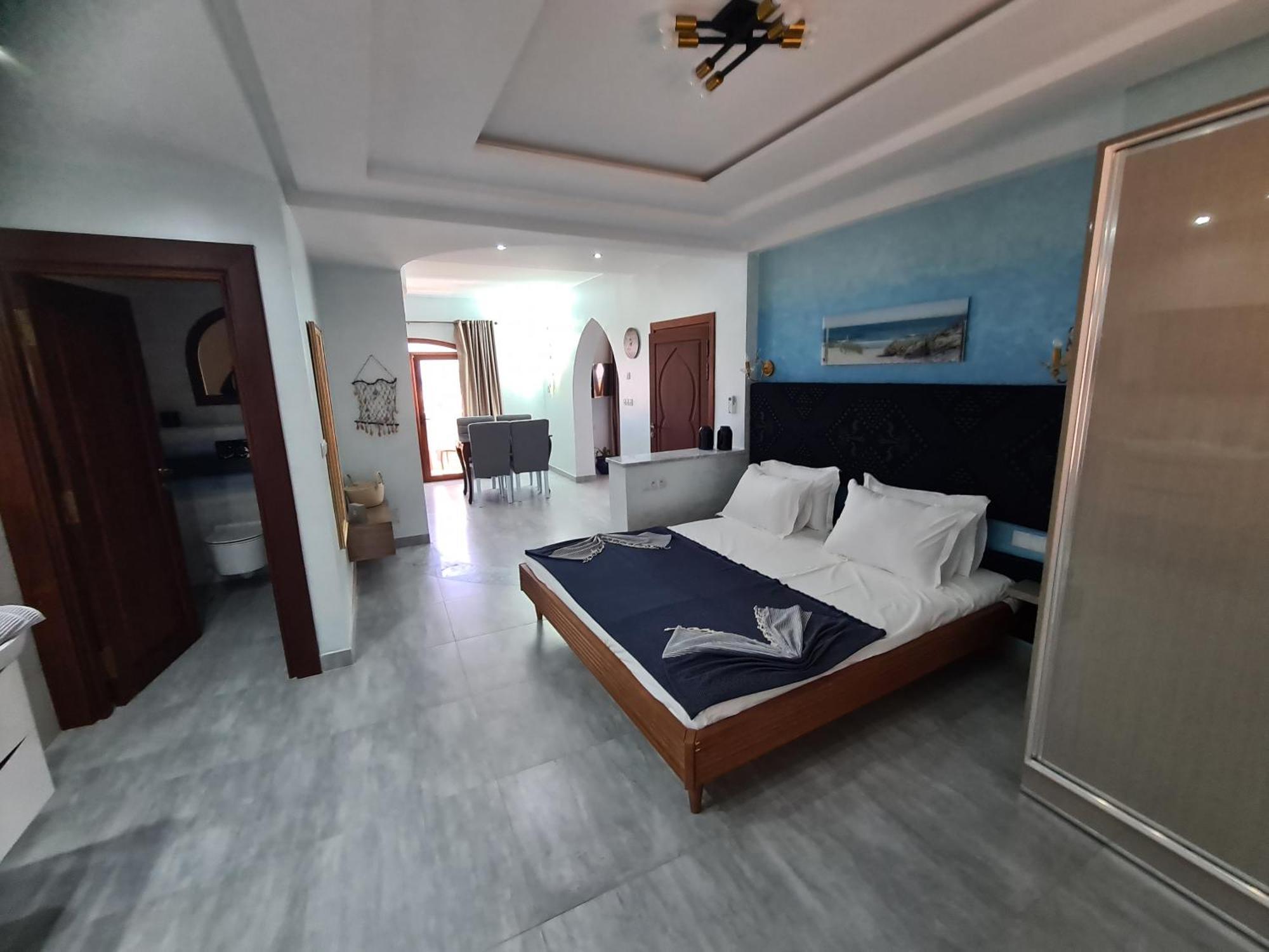 Mahdia - Baghdadi - Laourient Apartments, Restaurant, Cafe Стая снимка