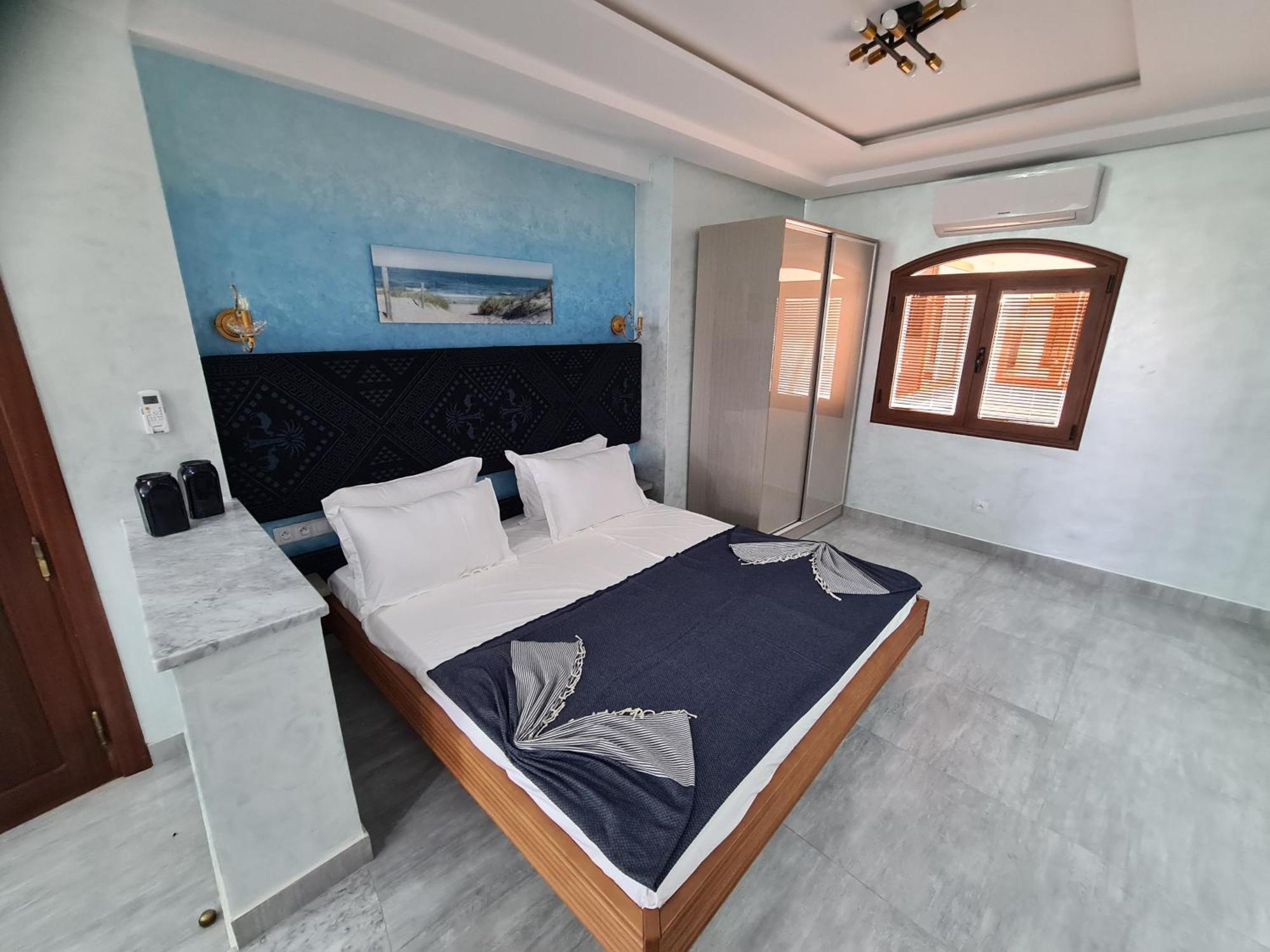 Mahdia - Baghdadi - Laourient Apartments, Restaurant, Cafe Стая снимка