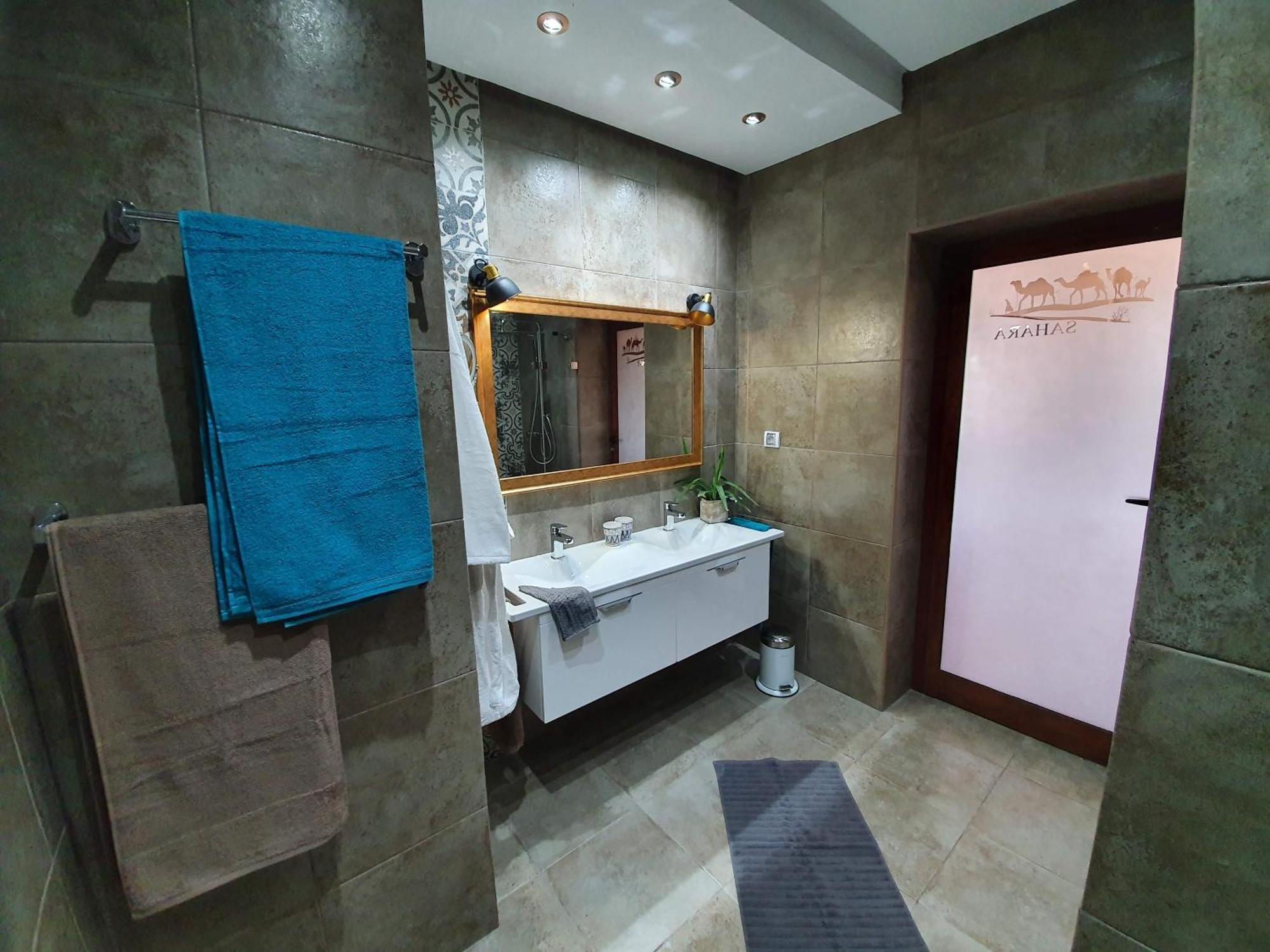 Mahdia - Baghdadi - Laourient Apartments, Restaurant, Cafe Стая снимка