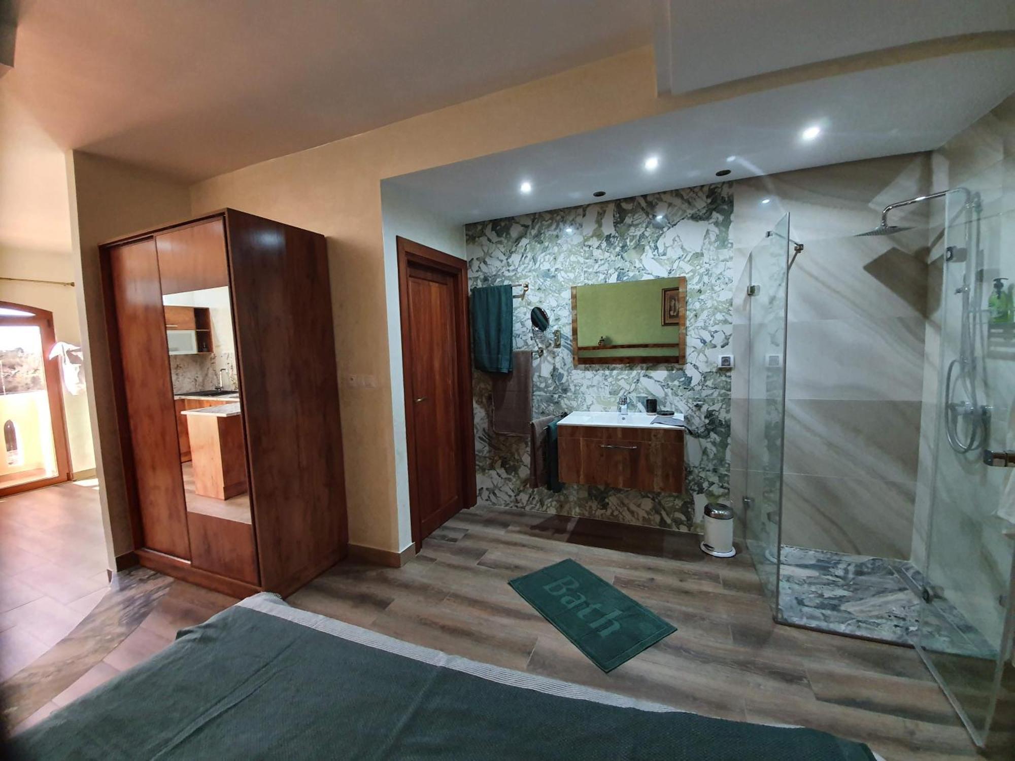 Mahdia - Baghdadi - Laourient Apartments, Restaurant, Cafe Стая снимка